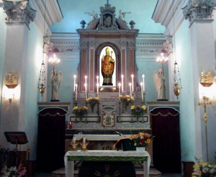 ../Images/Altare della chiesa2.jpg